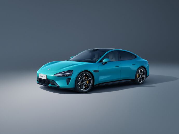 Xiaomi SU7 este un sedan electric de dimensiuni mari
