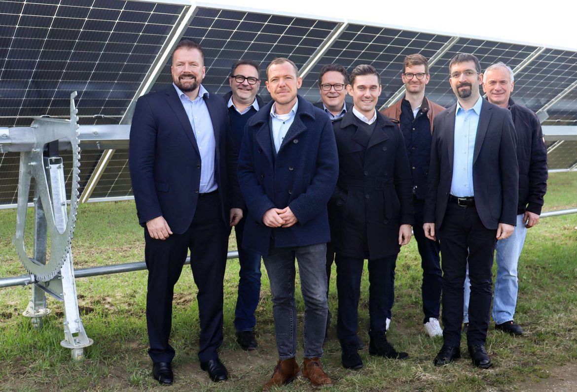 CWP Global și IDEEMATEC semnează un acord pentru a explora integrarea noii tehnologii de urmărire solară pentru AMAN
