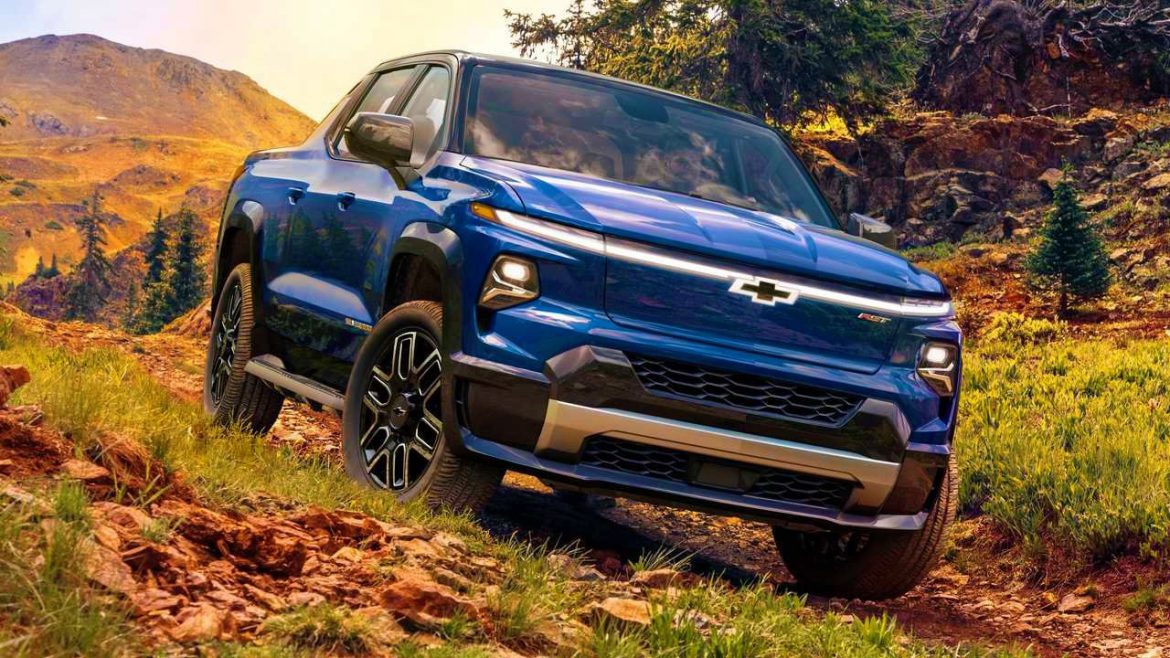 Chevrolet a dezvăluit recent primul model de vânzare al camionetei Silverado EV RST First Edition