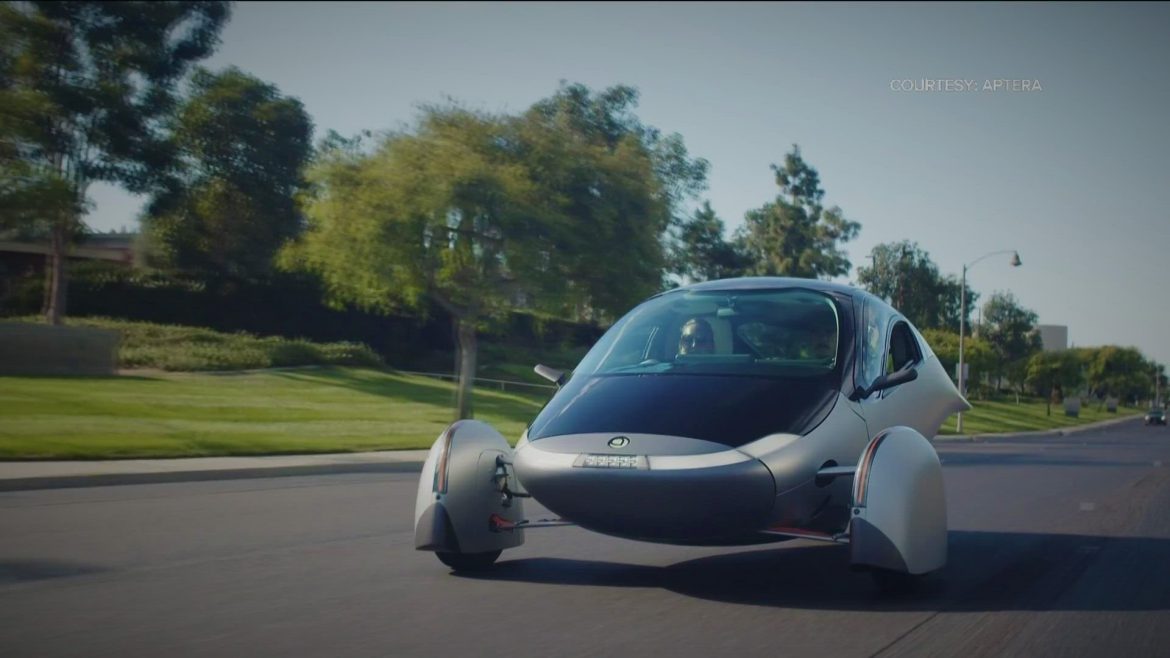Aptera vehicul electric cu trei roți, alimentat de energie solară.