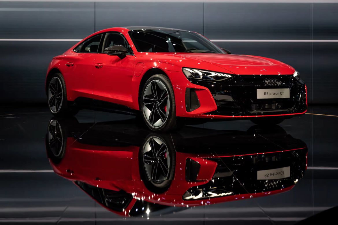 Audi dezvăluie modelul 2025 RS E-Tron GT Performance
