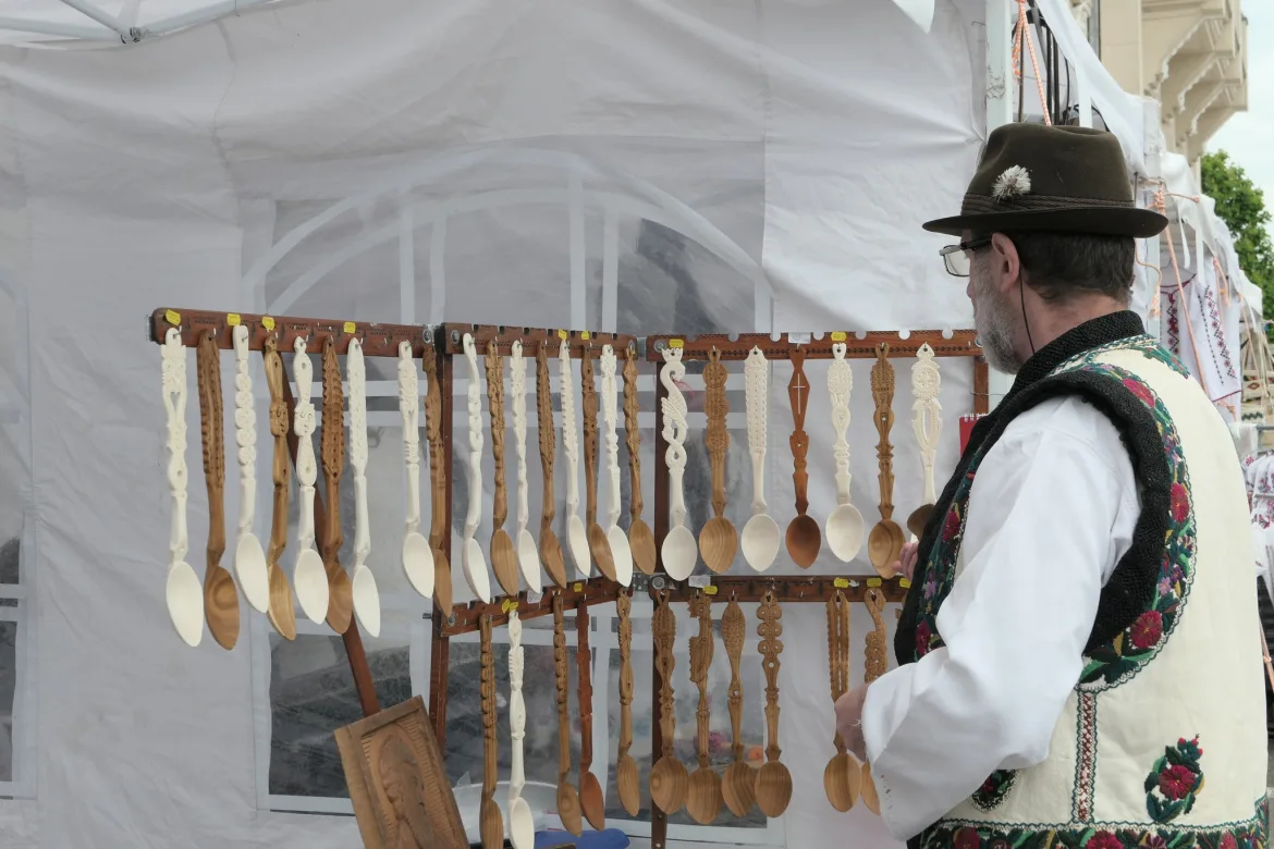 Meșteșuguri și Autenticitate Culturală: Tradiție Românească și Mediu Curat