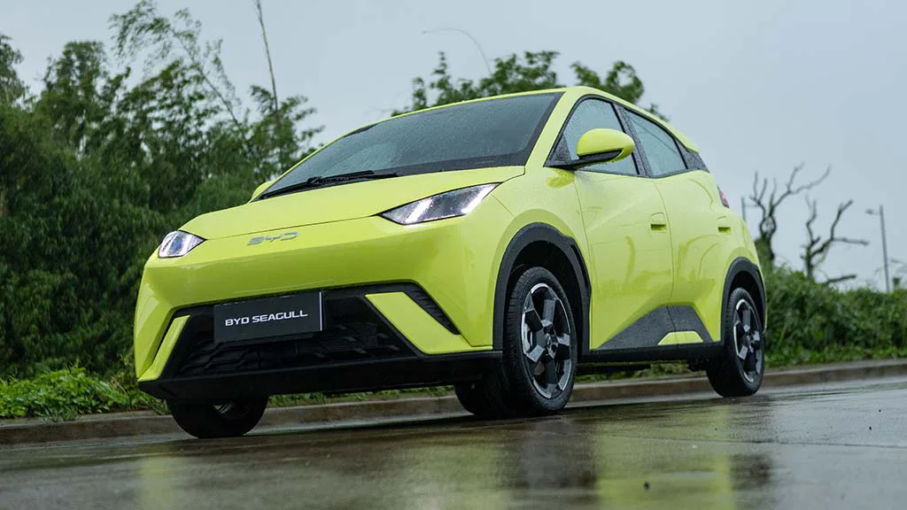 BYD, cel mai mare producător de vehicule electrice din China face un pas ambițios spre viitor. toate modelele BYD vor fi dotate cu funcții de conducere autonomă