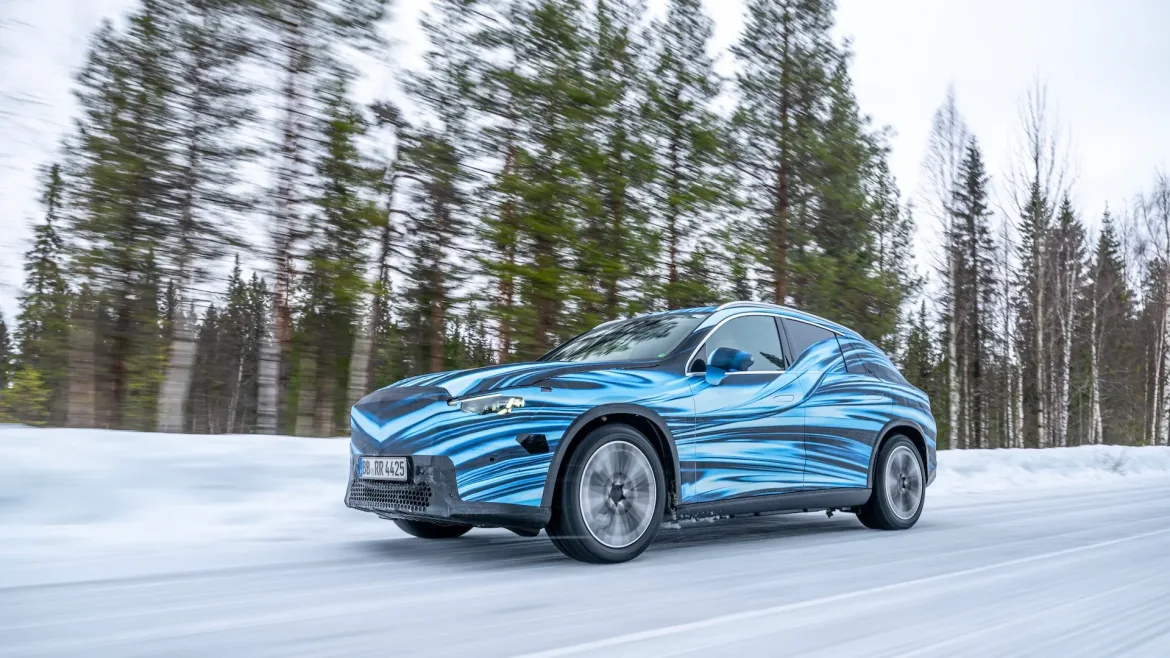 Mercedes-Benz testează viitoarea versiune electrică a SUV-ului GLC în condiții extreme din Arctica