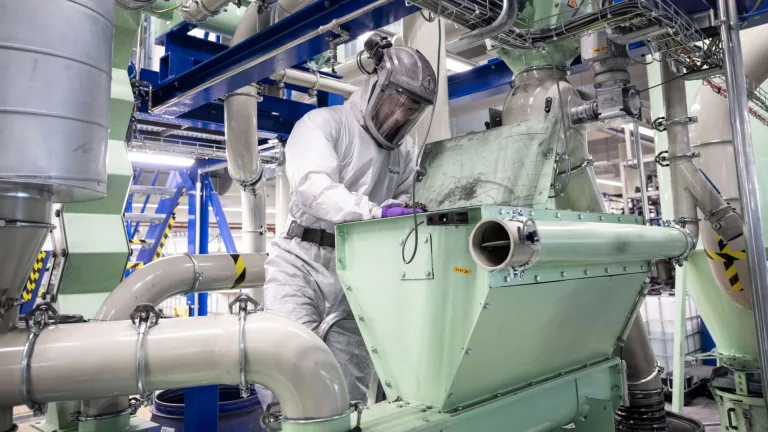 Porsche pilots recycling of high-voltage batteries