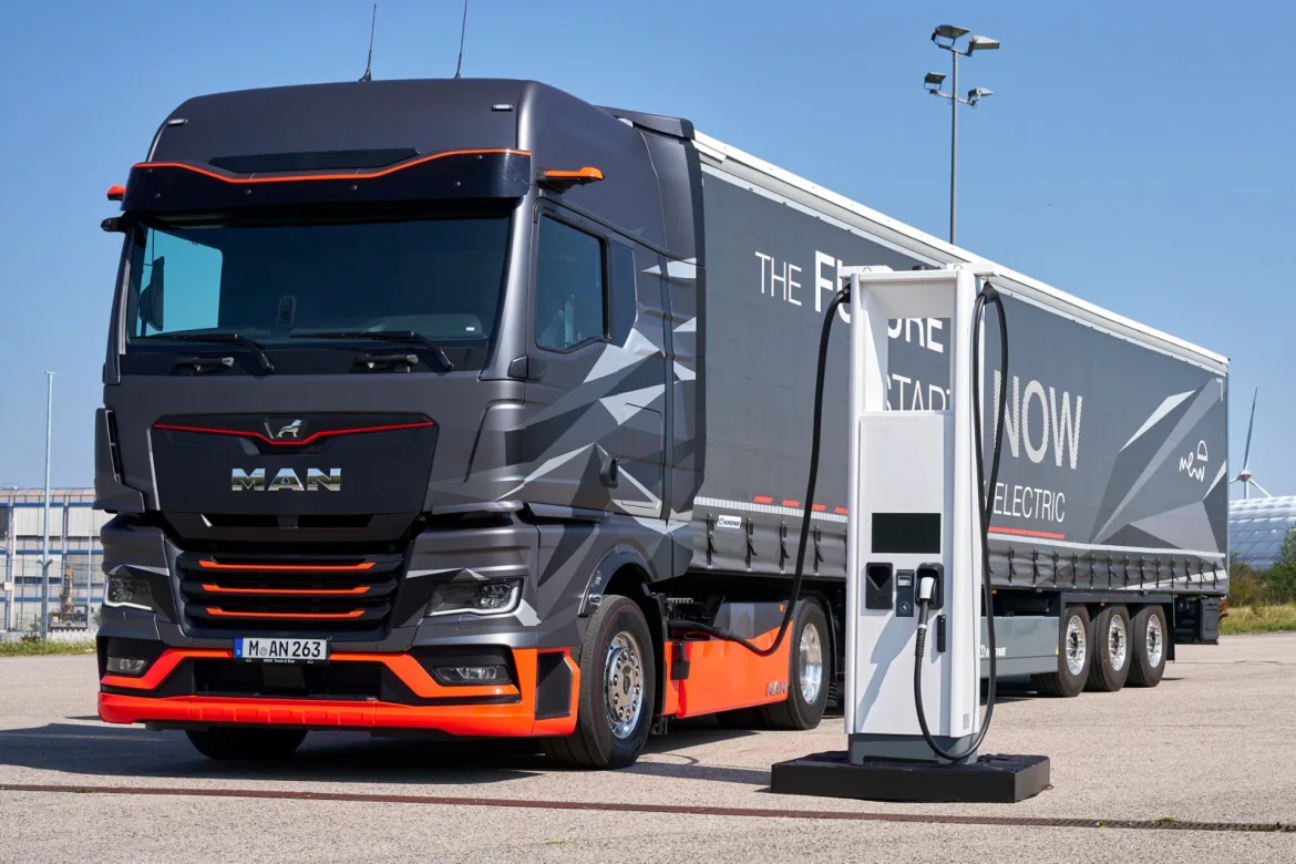 Serviciul de încărcare MAN Charge&Go pentru încărcarea camioanelor publice electrice în Europa; standard compatibil cu MAN eTruck
