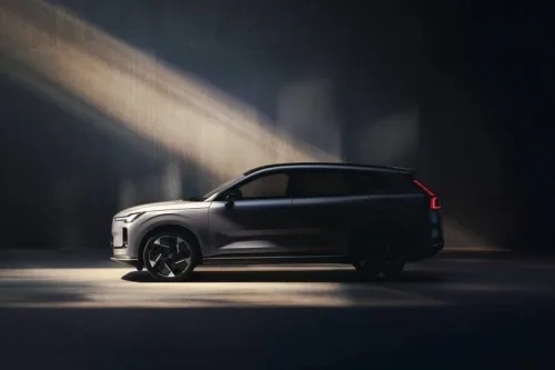 Volvo Cars pregătește XC70, un hibrid plug-in cu autonomie extinsă, pentru China